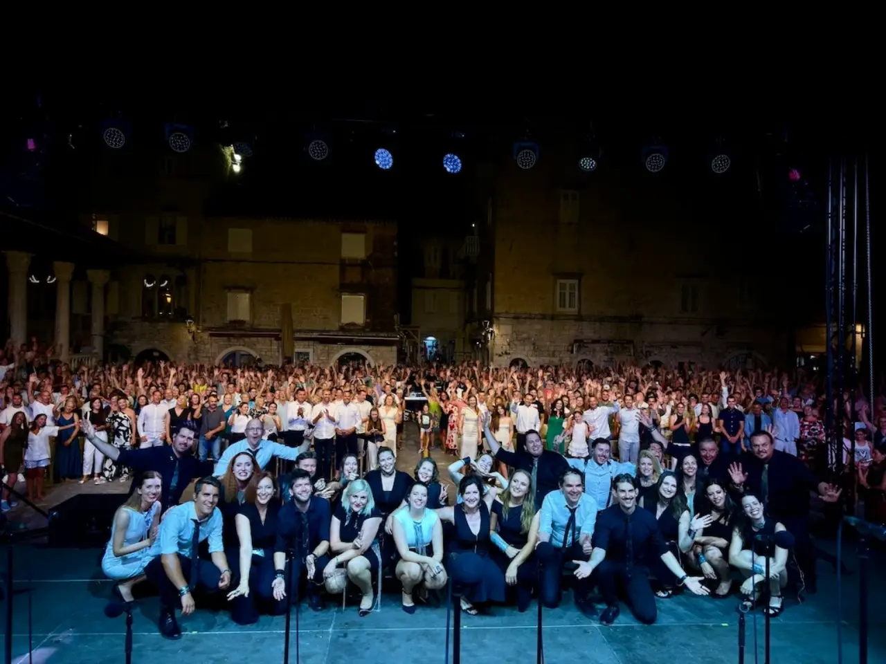 Perpetuum Jazzile med Oliverjem Dragojevićem in DJ Umekom